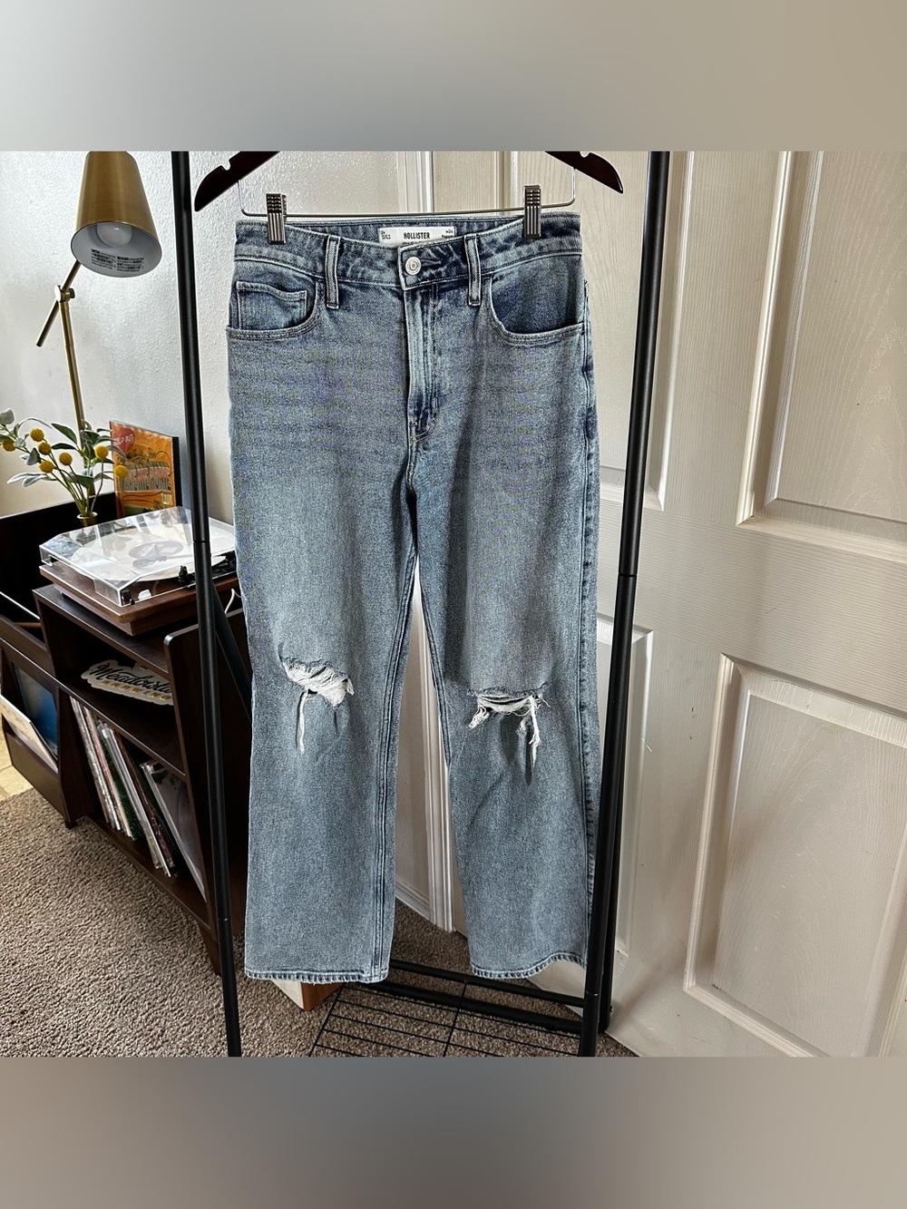 Hollister Light Wash Distressed Straight Jeans 🏀